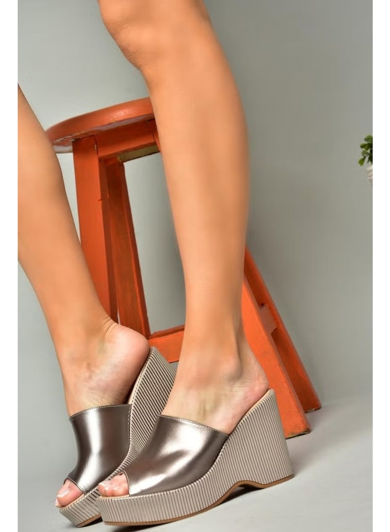 Fox Shoes صنادل نسائية بكعب ويدج بلاتينيوم K250101509 - Image 3
